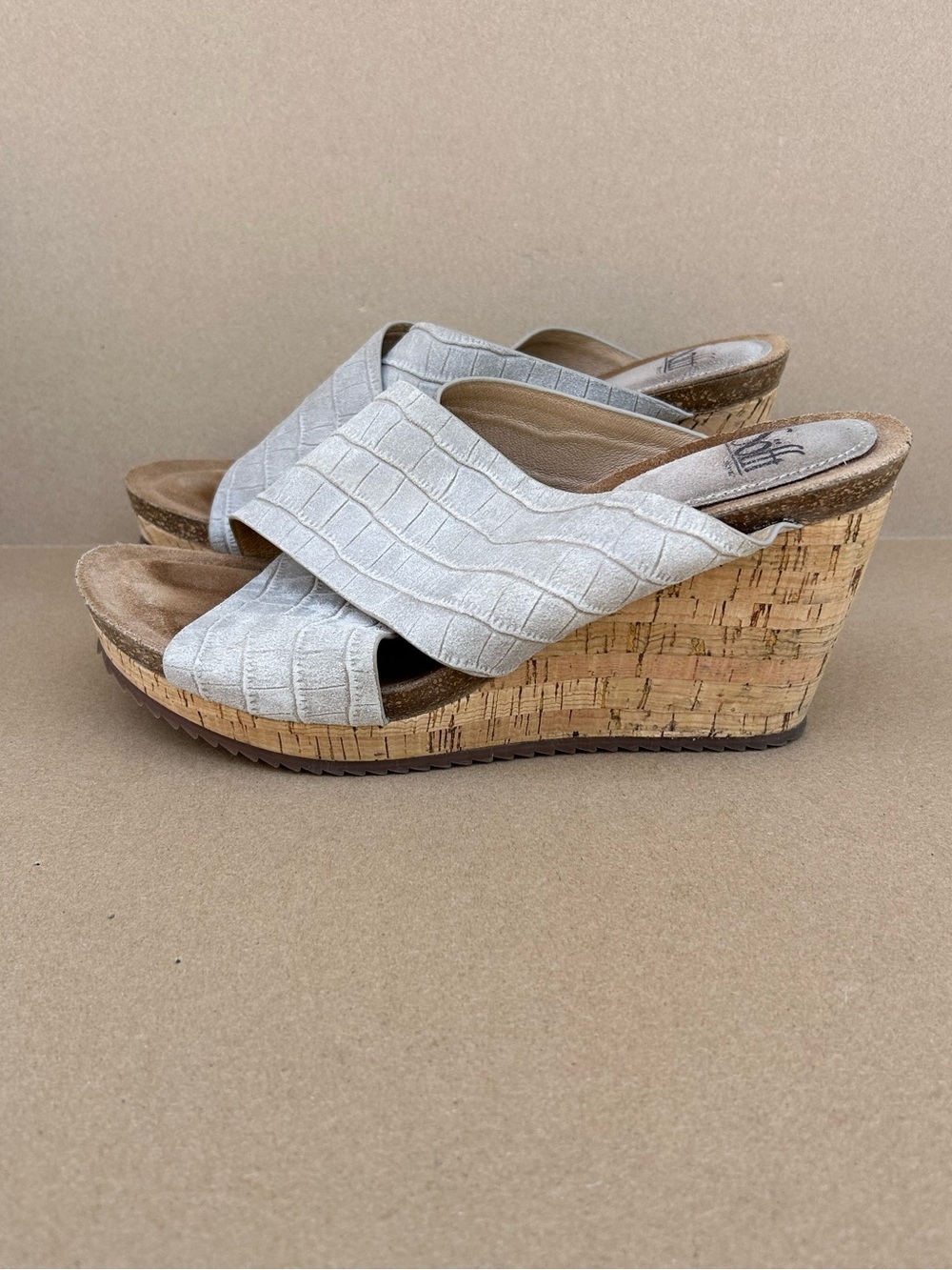 Sofft Ciera Criss Cross Wedge Sandals 9M Grey Leather Cork Heel Slip On Vacation